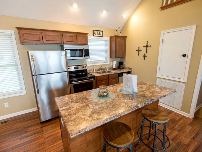 H & H LAKE RENTALS, Vacation Rentals 48344, Cadiz, United States of