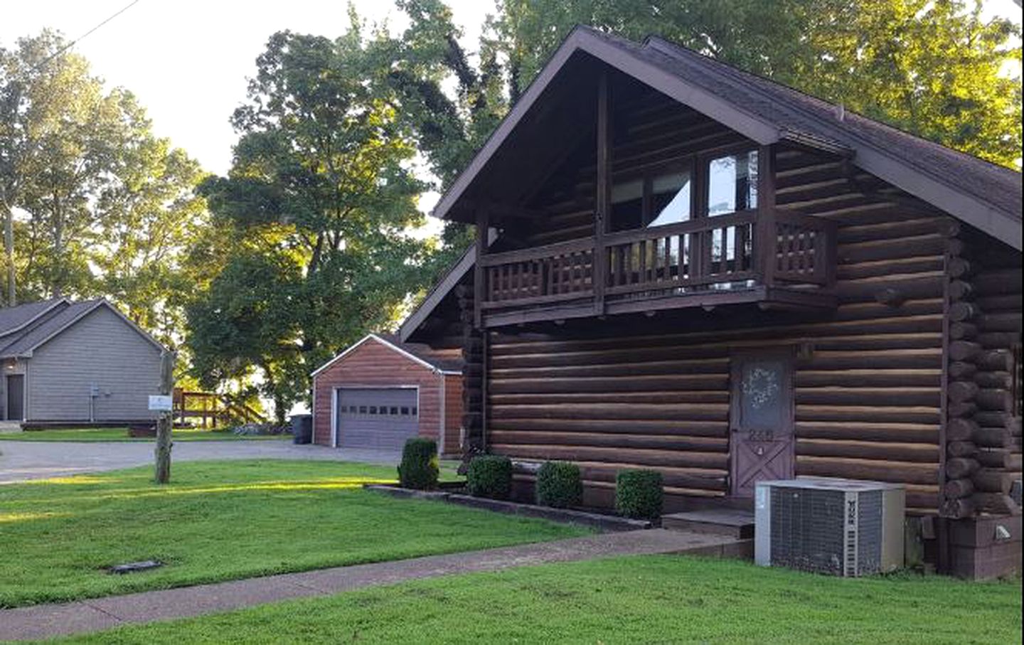 Lakeside Log Cabin Near Blue Spring Kentucky