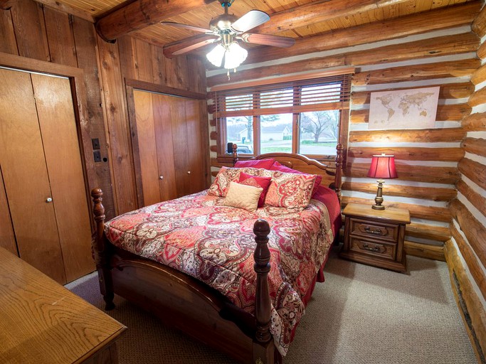 H & H LAKE RENTALS, Log Cabins 48346, Cadiz, United States of America