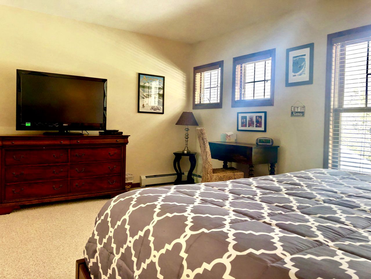 RU - H8 Gorgeous Stone Hill Townhome in the heart of Bretton Woods Great views huge kitchen fireplace in New Hampshire