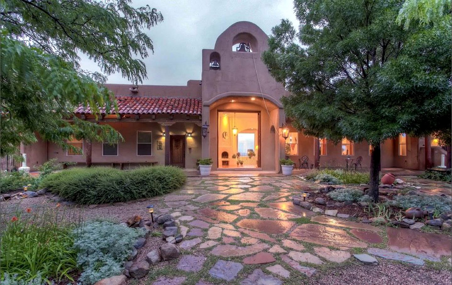 Luxury Staycation with Mountain Views near Albuquerque, New Mexico