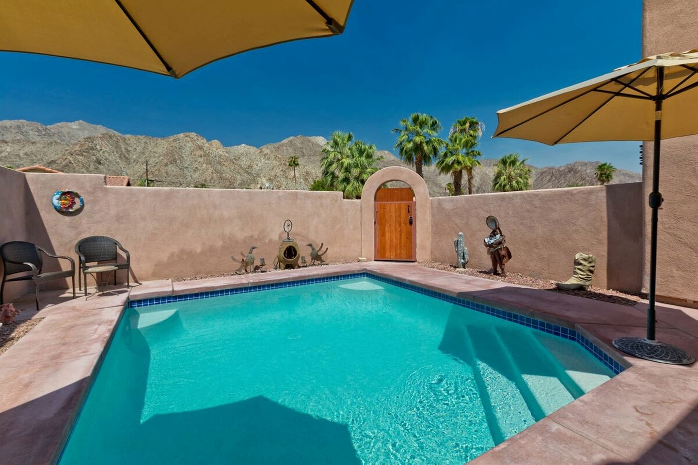 Breathtaking Cottage with Game Room and Swimming Pool in La Quinta, California