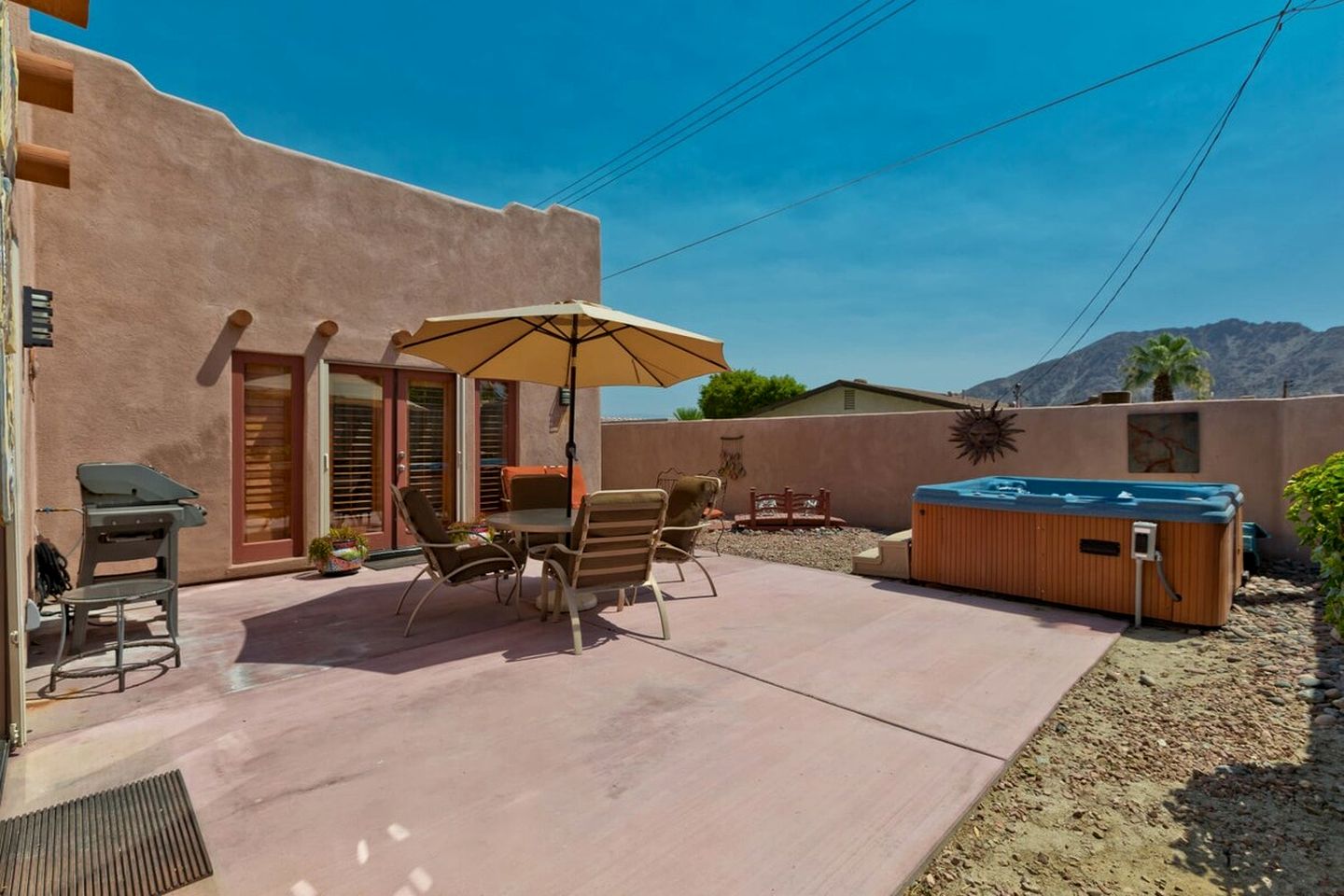 Breathtaking Cottage with Game Room and Swimming Pool in La Quinta, California