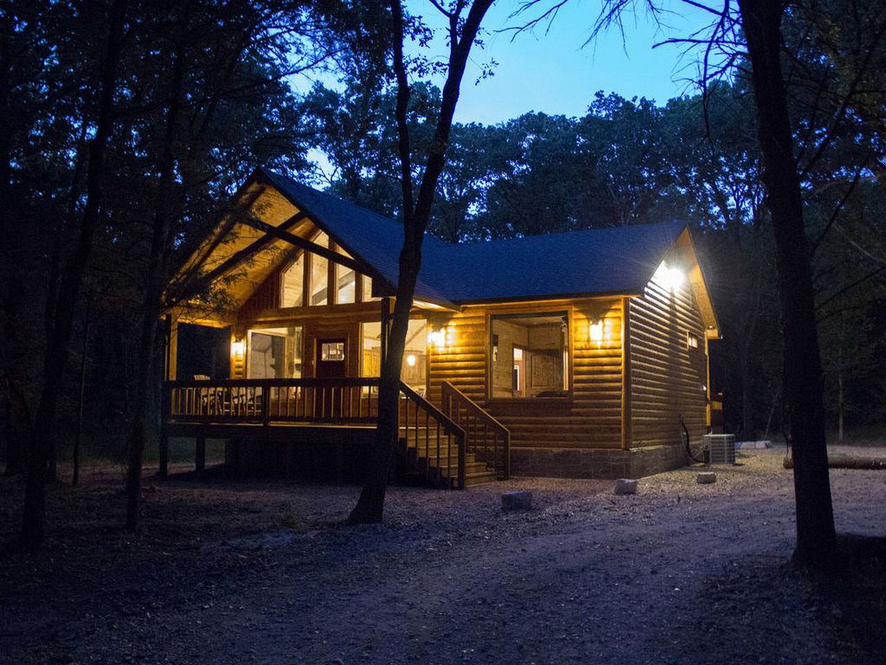 Luxury Cabin Rental with Jacuzzi near Dallas, Texas