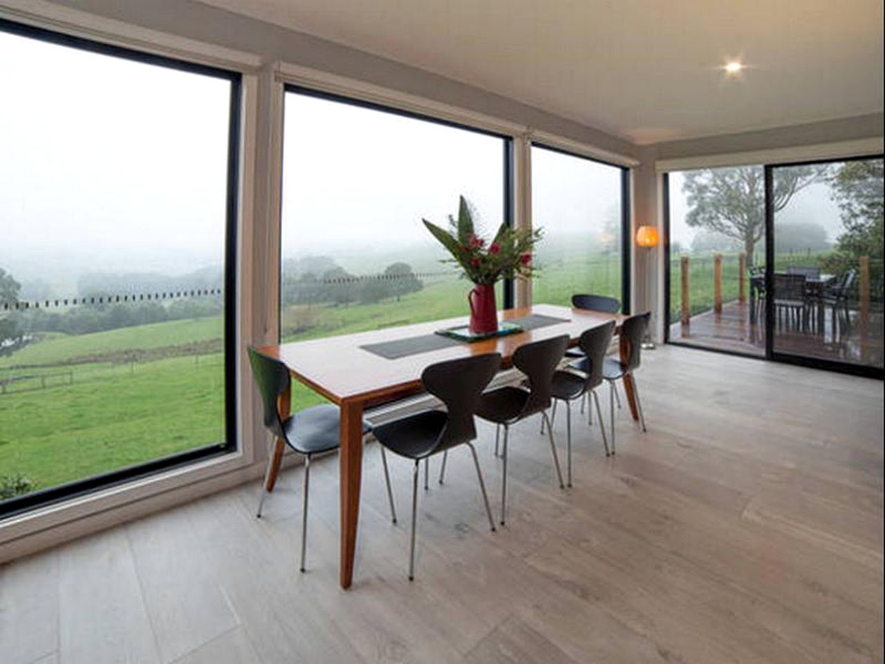 Romantic Holiday Rental for Couples in Strzelecki Hills near Melbourne, Victoria