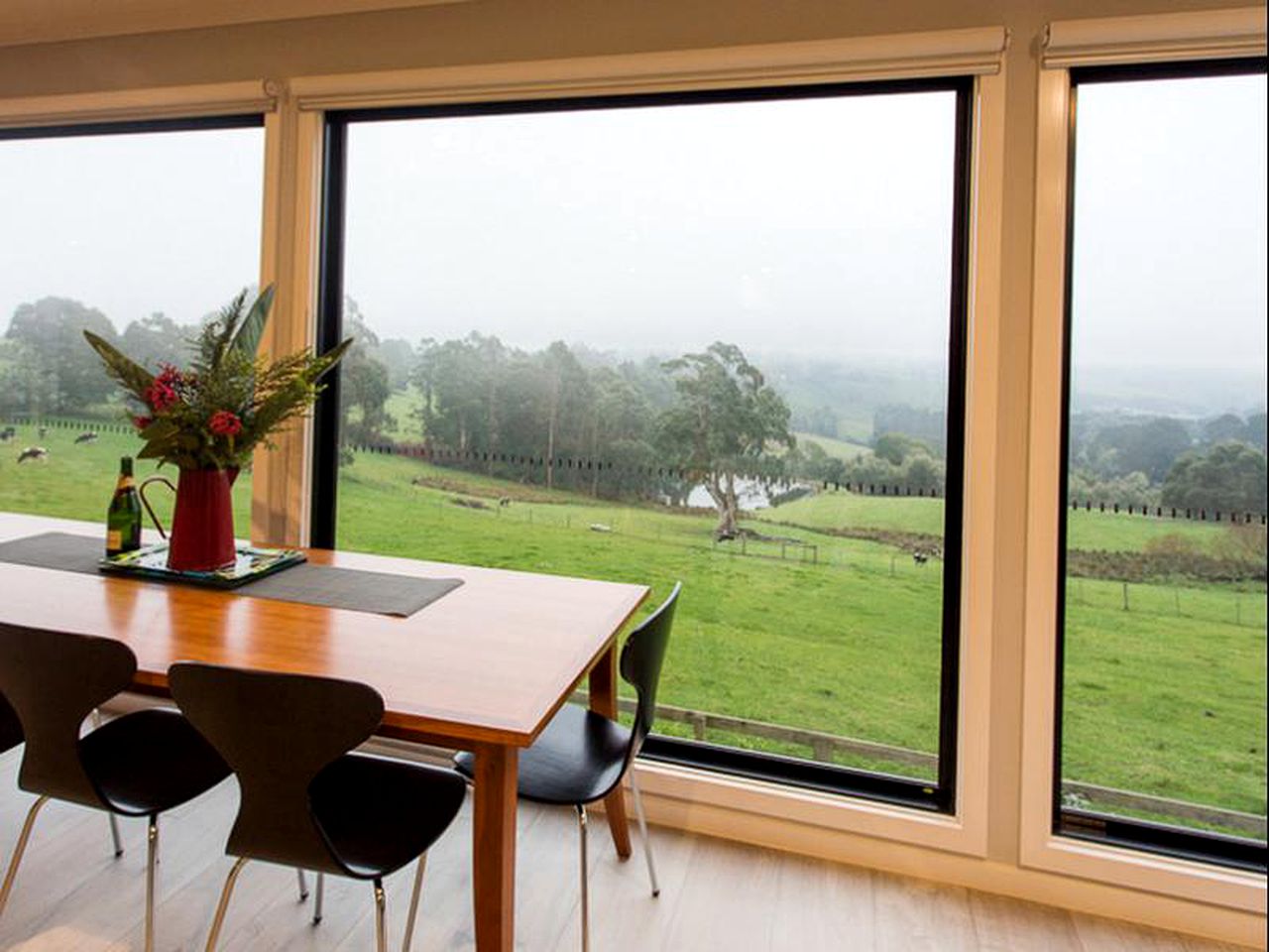 Romantic Holiday Rental for Couples in Strzelecki Hills near Melbourne, Victoria