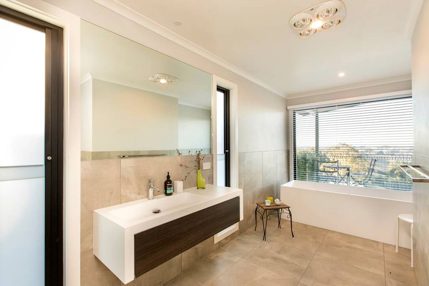 Romantic Holiday Rental for Couples in Strzelecki Hills near Melbourne, Victoria