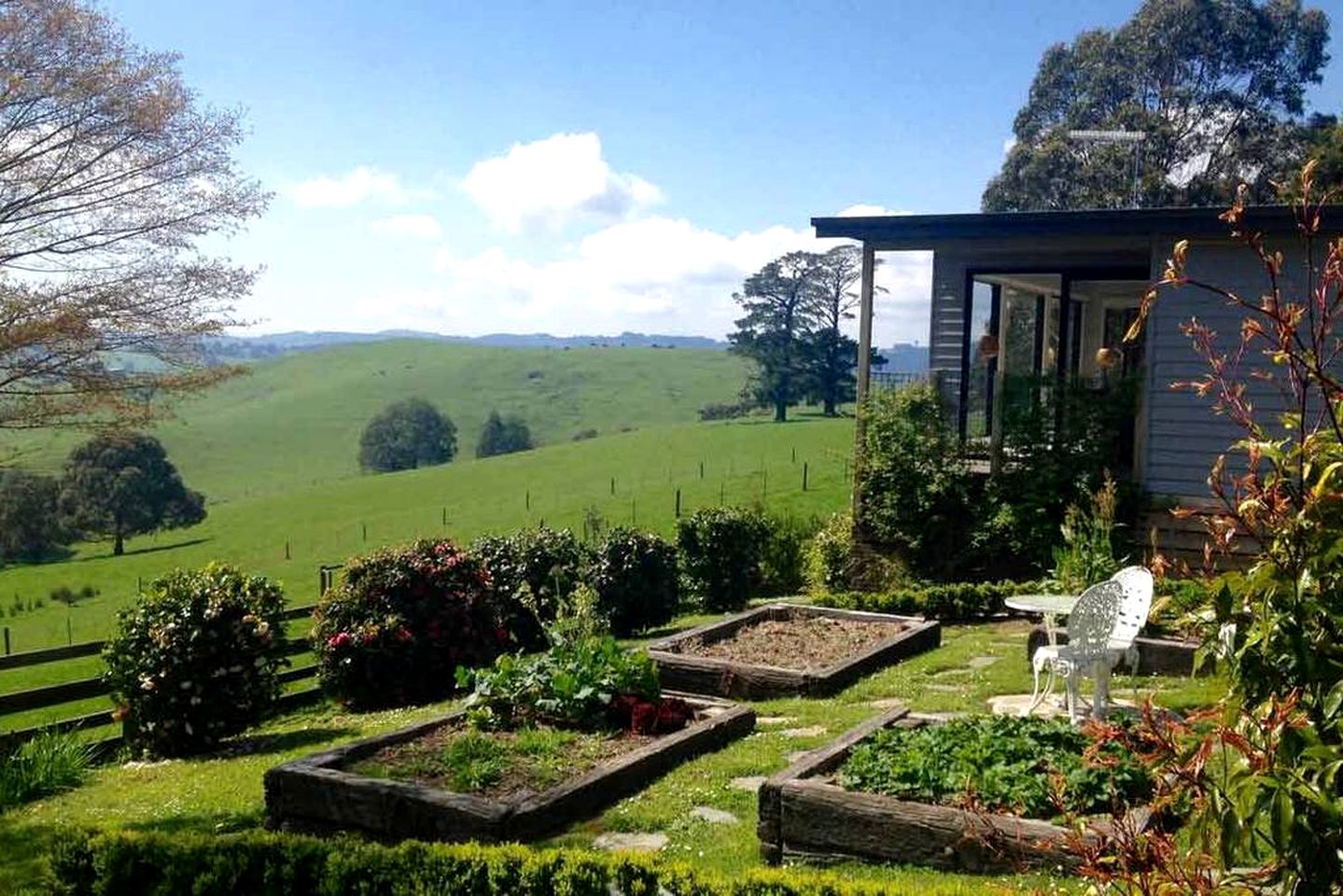 Romantic Holiday Rental for Couples in Strzelecki Hills near Melbourne, Victoria