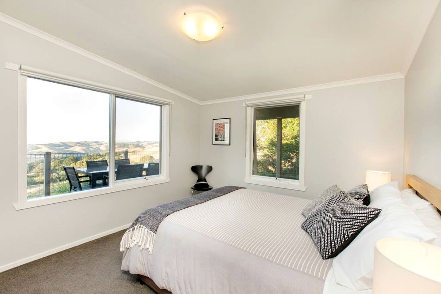 Romantic Holiday Rental for Couples in Strzelecki Hills near Melbourne, Victoria