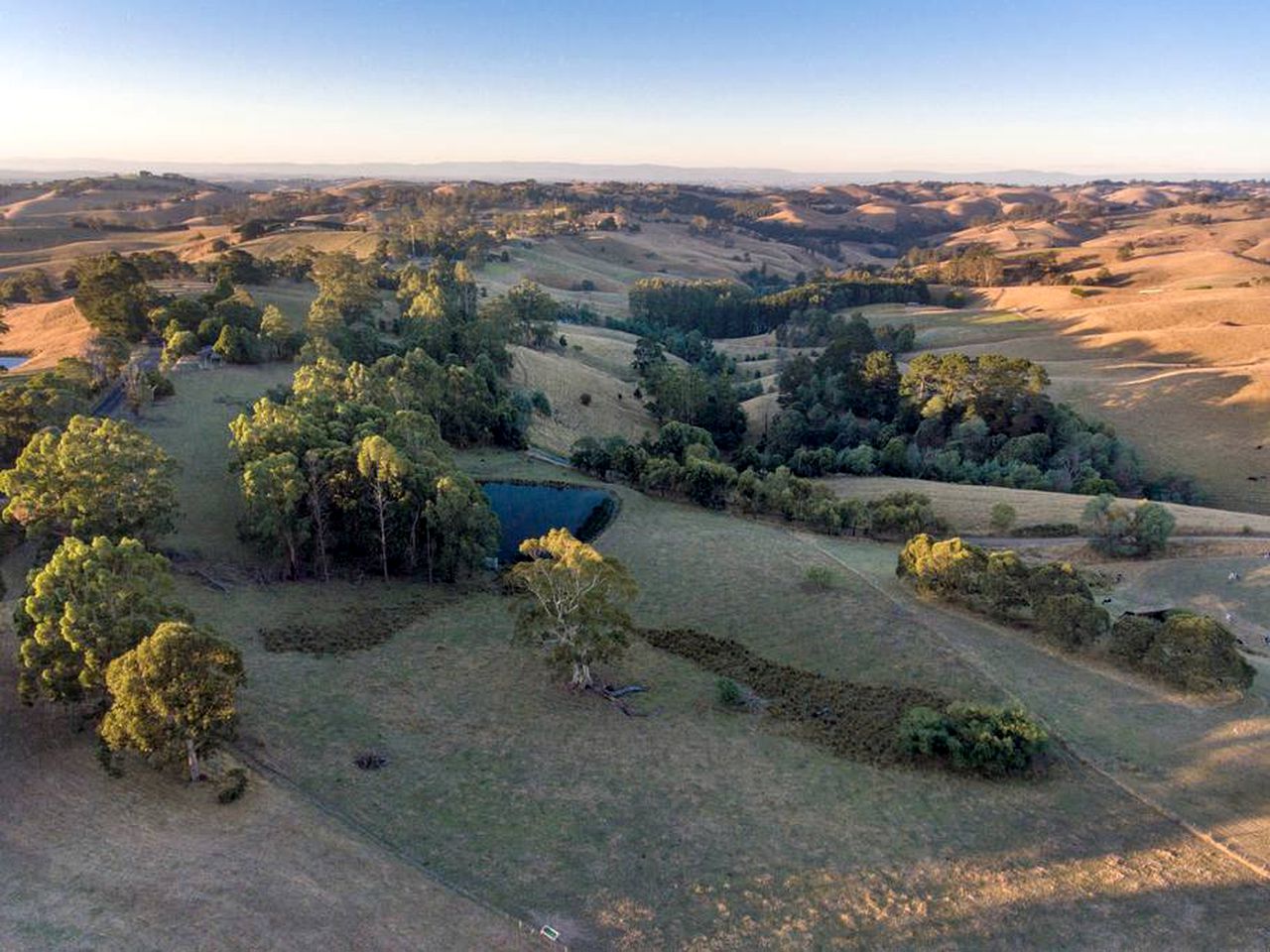 Romantic Holiday Rental for Couples in Strzelecki Hills near Melbourne, Victoria