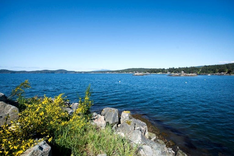 Cottages (Halfmoon Bay, British Columbia, Canada)