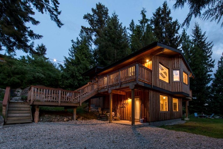 Romantic beach cottage in Canada