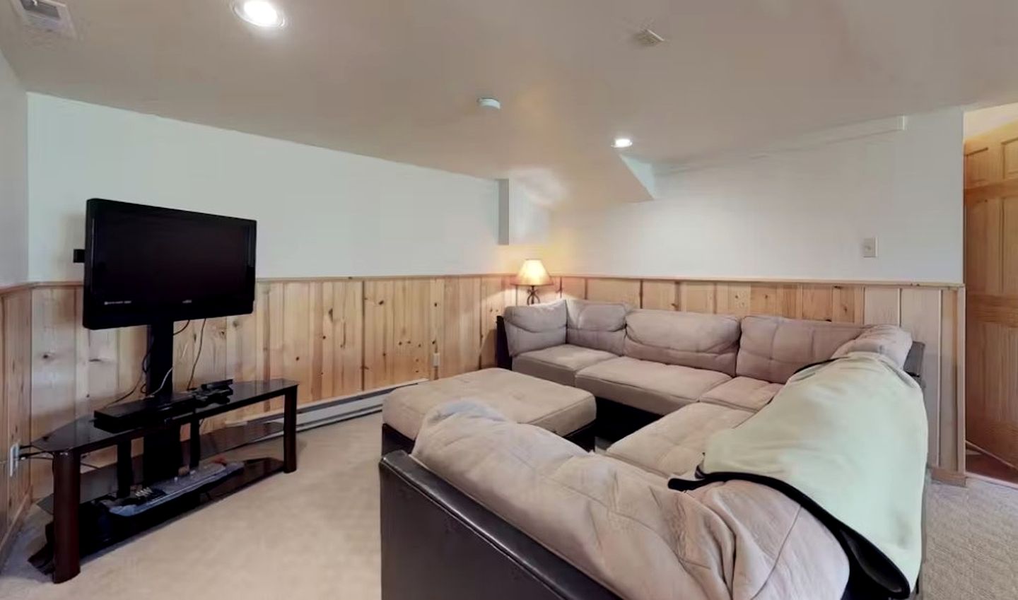 Spacious Cabin BBQ, Ping Pong Table and Deck in Silverthorne, Colorado