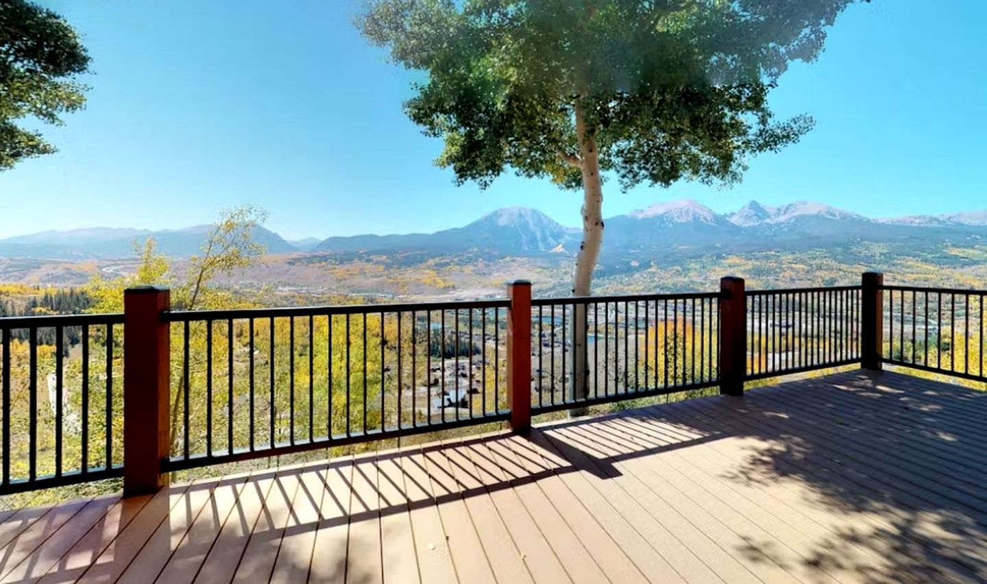 Spacious Cabin BBQ, Ping Pong Table and Deck in Silverthorne, Colorado