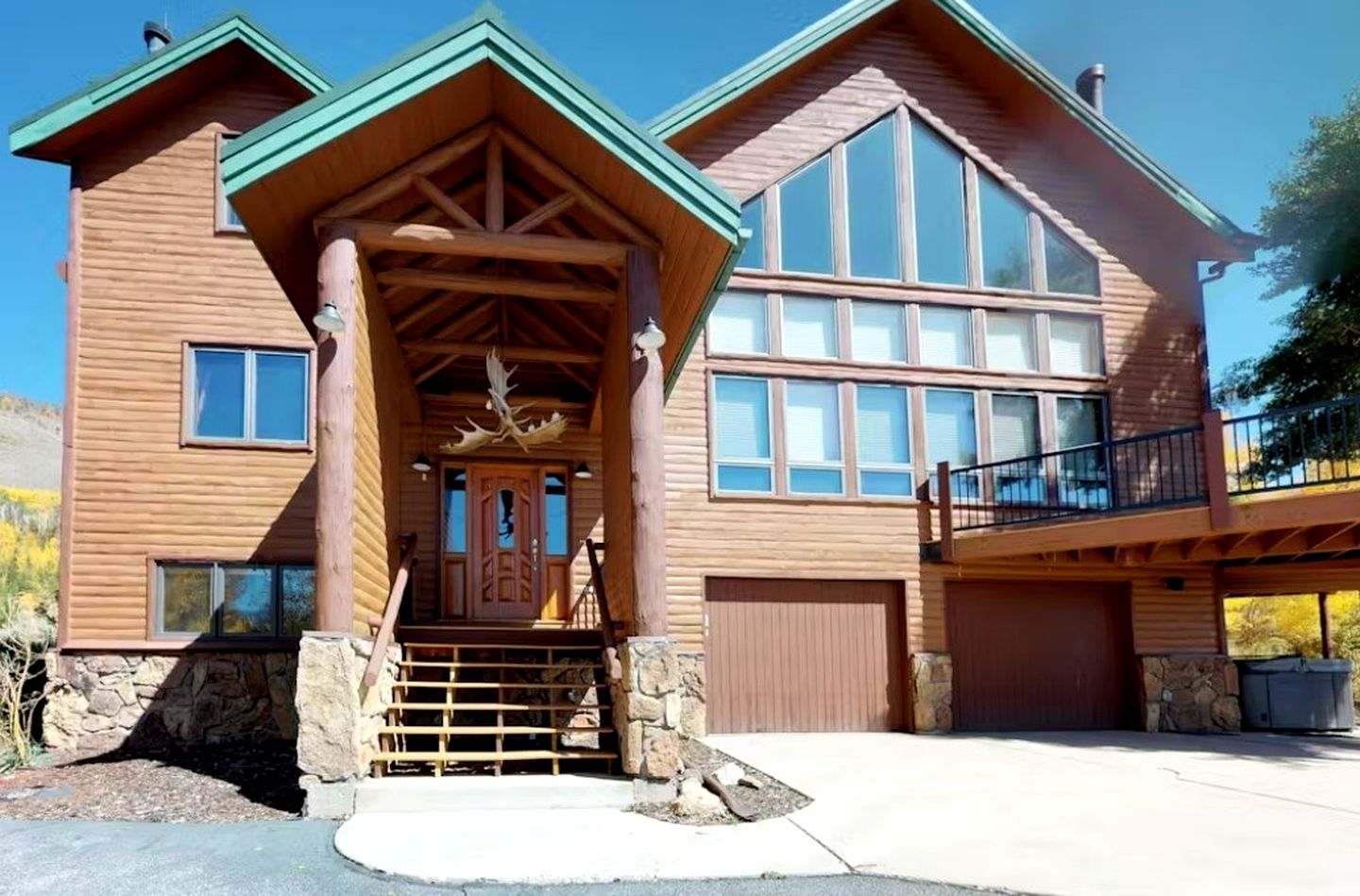 Spacious Cabin BBQ, Ping Pong Table and Deck in Silverthorne, Colorado