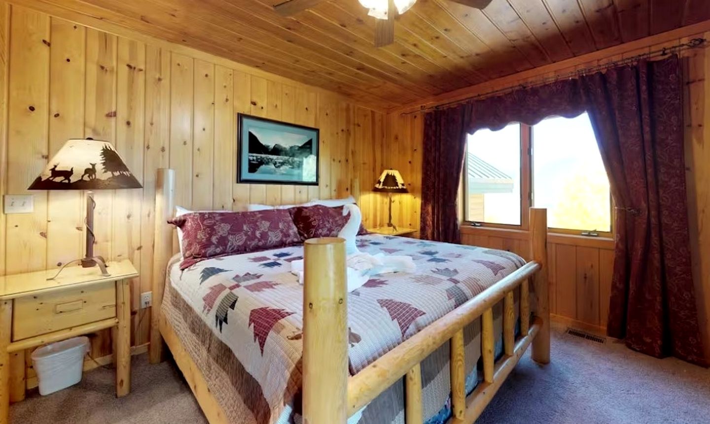 Spacious Cabin BBQ, Ping Pong Table and Deck in Silverthorne, Colorado