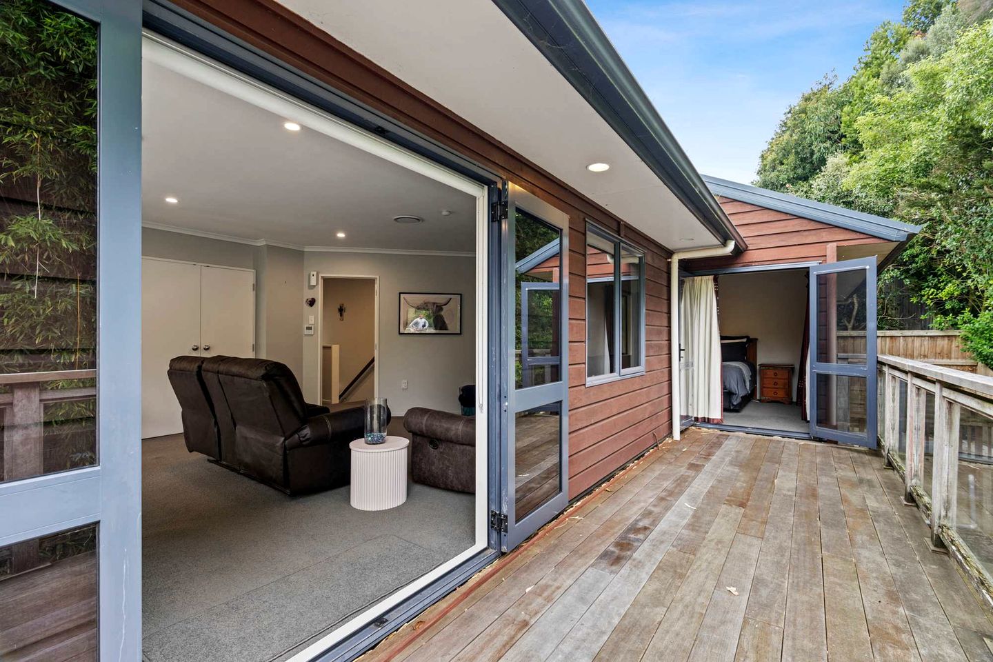 Modern Two-Level Townhouse with Private Studio Near Chartwell | Hamilton, NZ