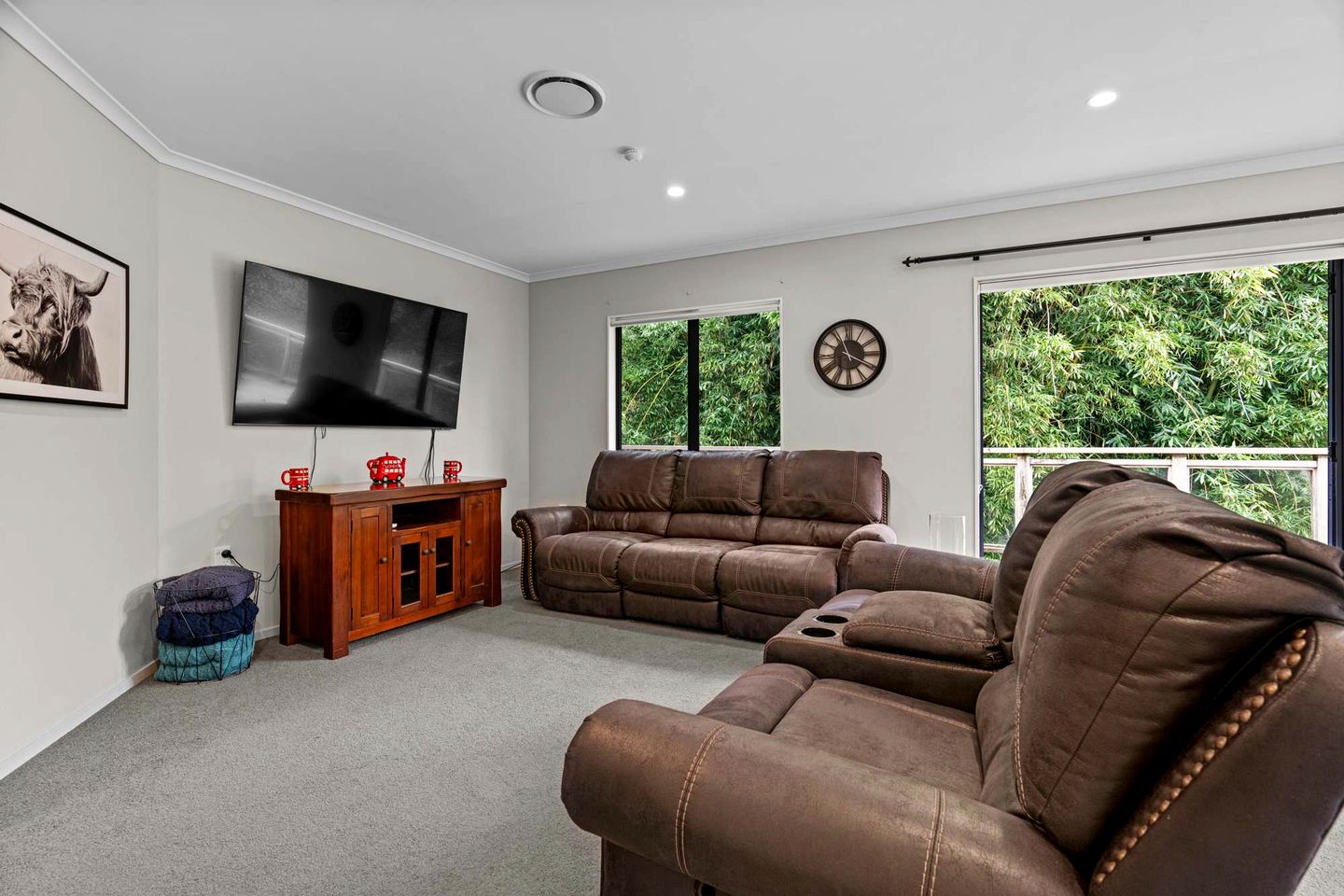 Modern Two-Level Townhouse with Private Studio Near Chartwell | Hamilton, NZ