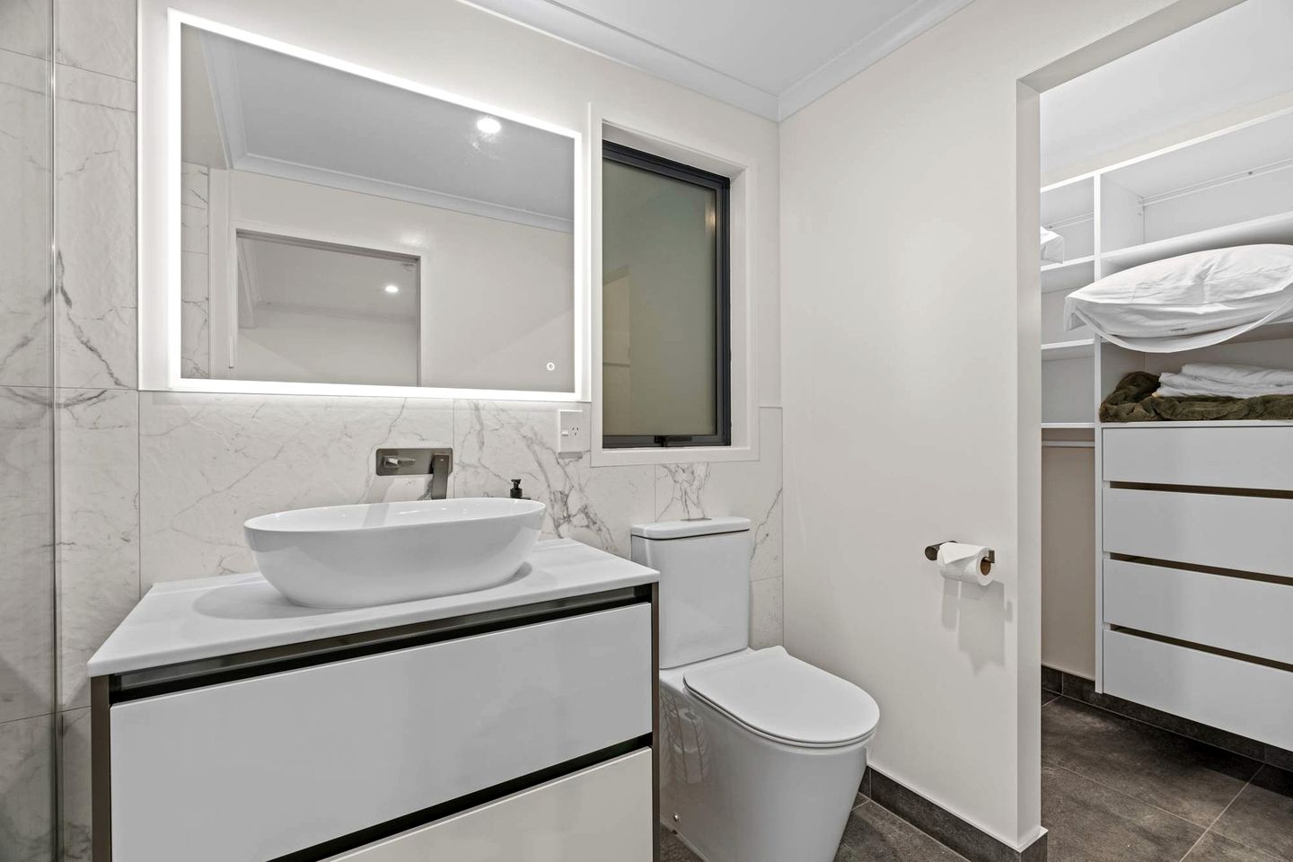 Modern Two-Level Townhouse with Private Studio Near Chartwell | Hamilton, NZ