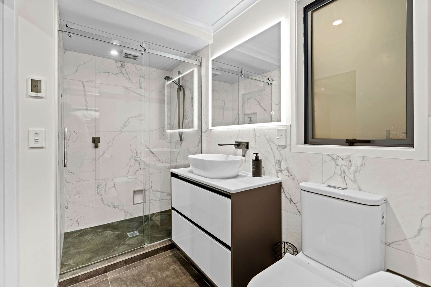 Modern Two-Level Townhouse with Private Studio Near Chartwell | Hamilton, NZ