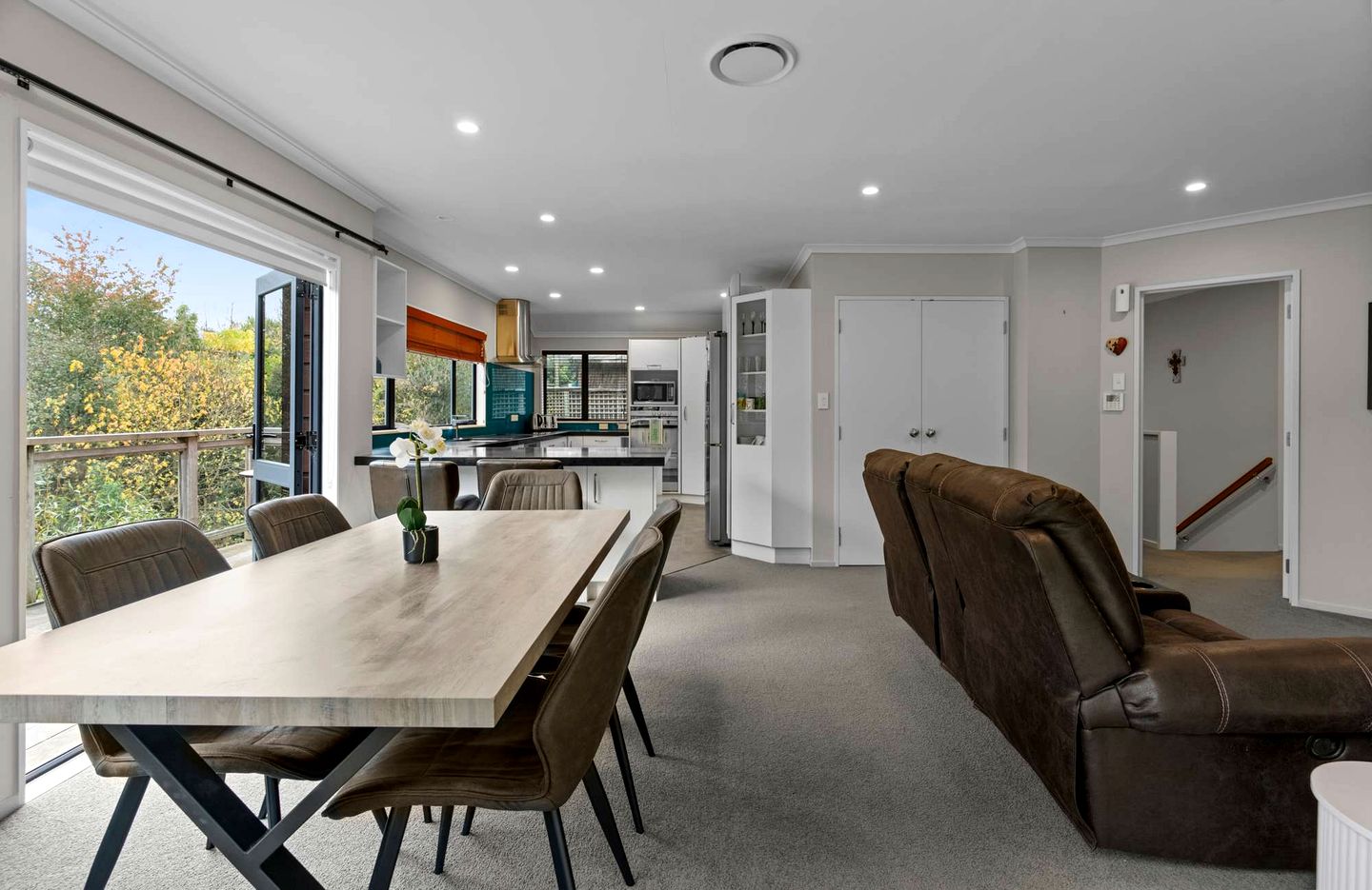 Modern Two-Level Townhouse with Private Studio Near Chartwell | Hamilton, NZ