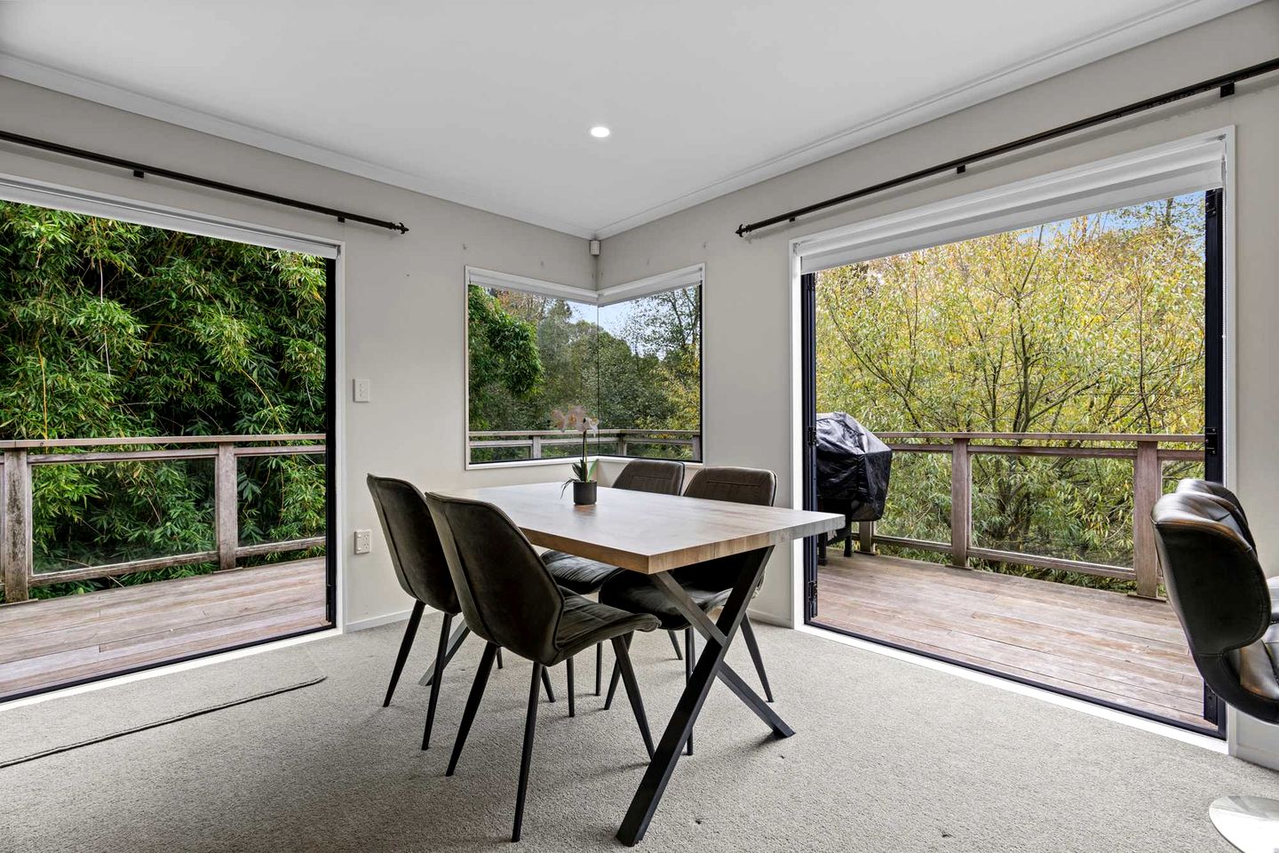 Modern Two-Level Townhouse with Private Studio Near Chartwell | Hamilton, NZ
