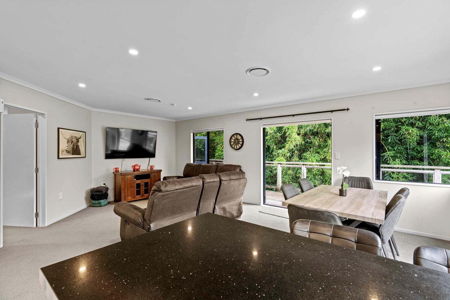 Modern Two-Level Townhouse with Private Studio Near Chartwell | Hamilton, NZ