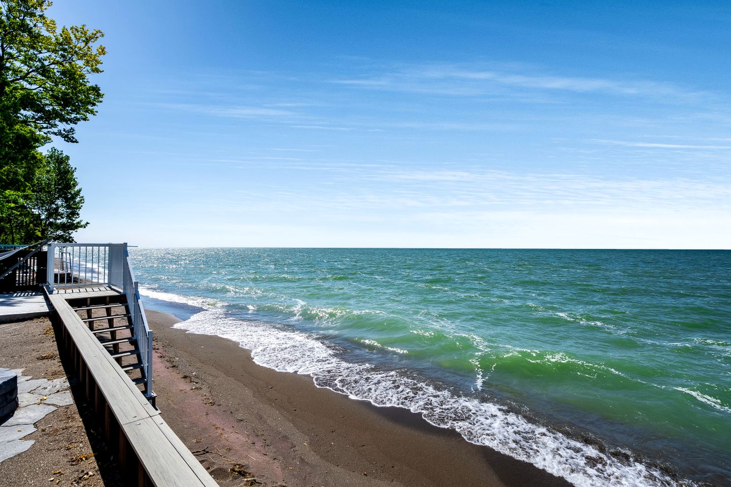 Gorgeous Cottage with Fire Pit and Nice Beach Vistas in Leamington, Ontario