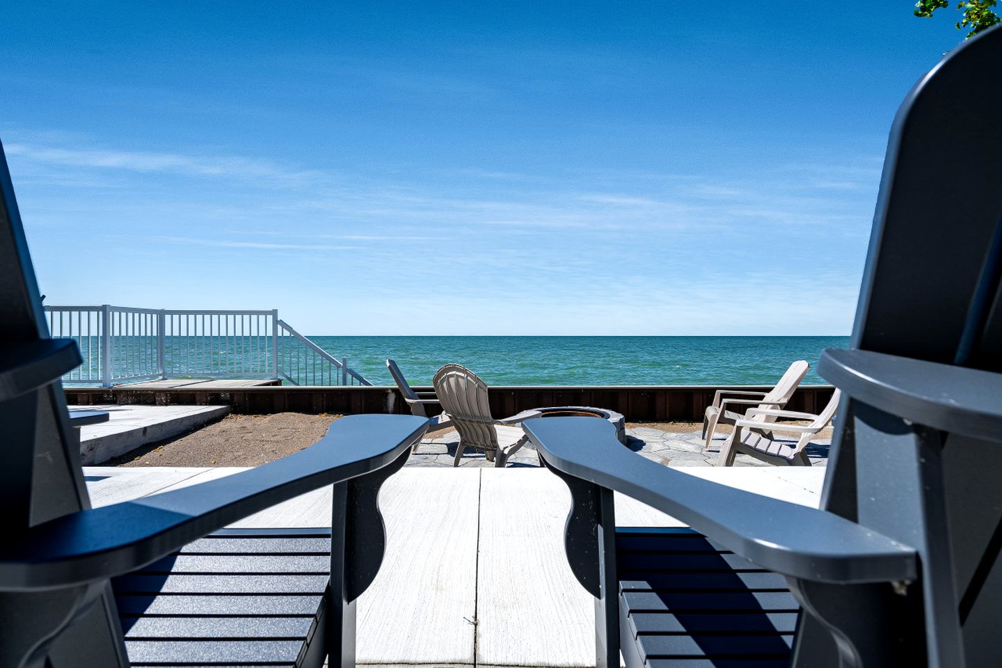Gorgeous Cottage with Fire Pit and Nice Beach Vistas in Leamington, Ontario