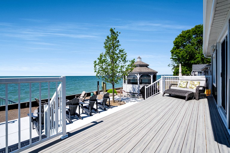 Cottages (Canada, Leamington, Ontario)