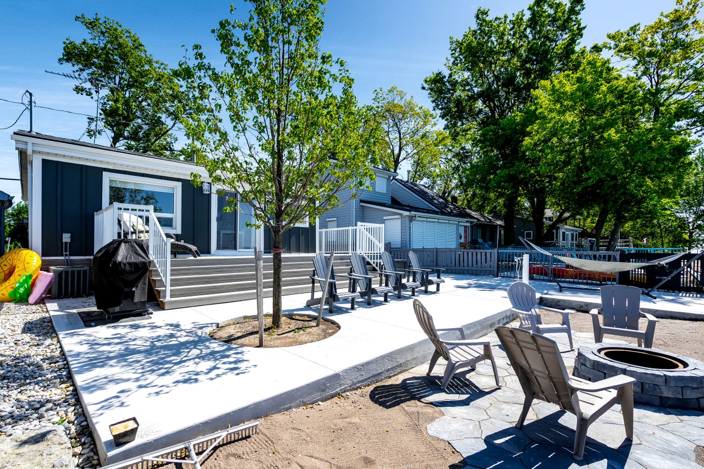 Gorgeous Cottage with Fire Pit and Nice Beach Vistas in Leamington, Ontario