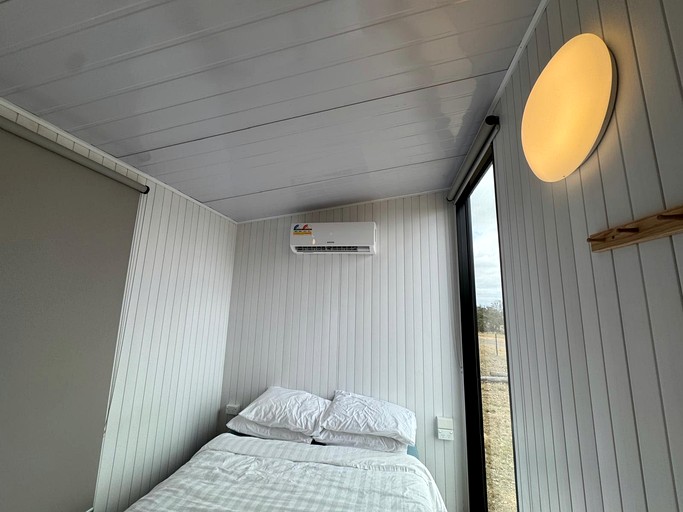 Vacation Rentals (Australia, --, --)