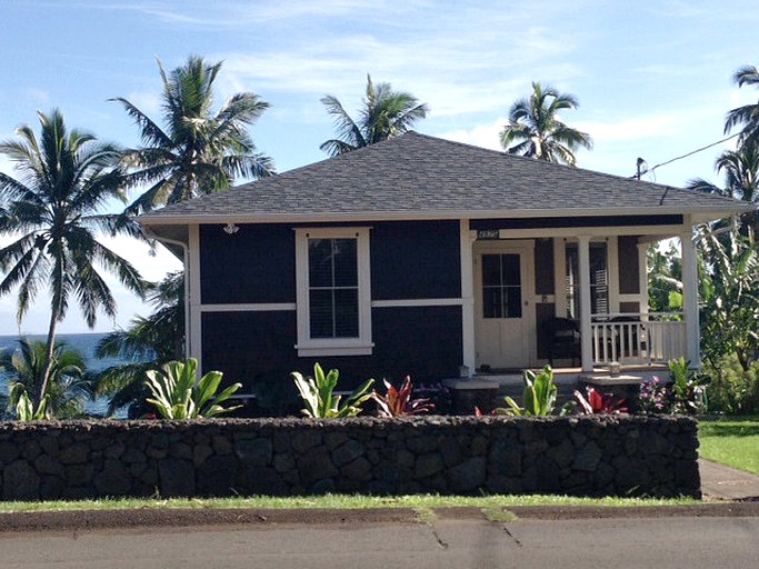 Cottage On Hana Bay In Maui Hawaii