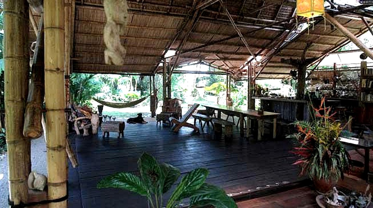 Hand-Crafted Tents between Costa Rican Rainforest and Beach