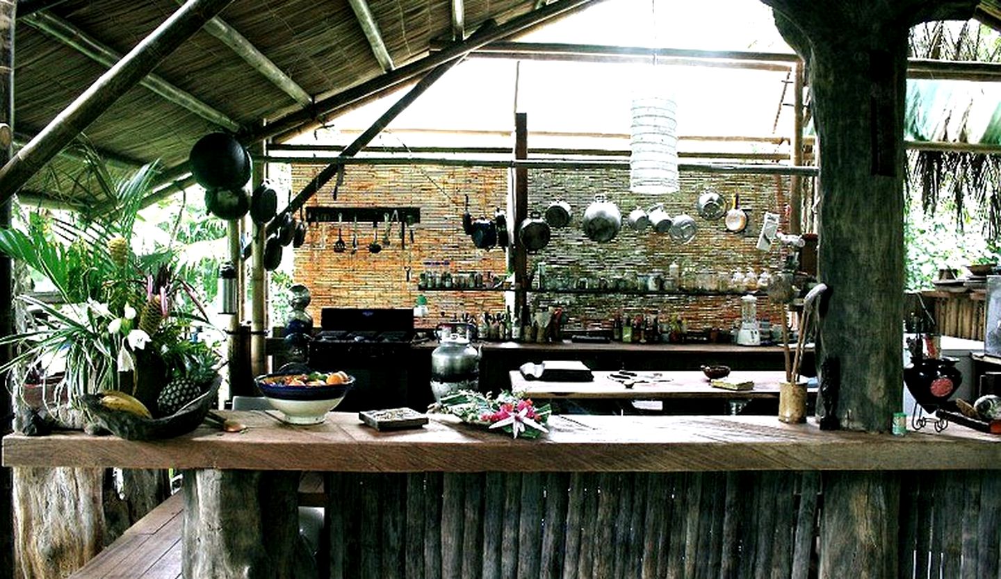 Hand-Crafted Tents between Costa Rican Rainforest and Beach