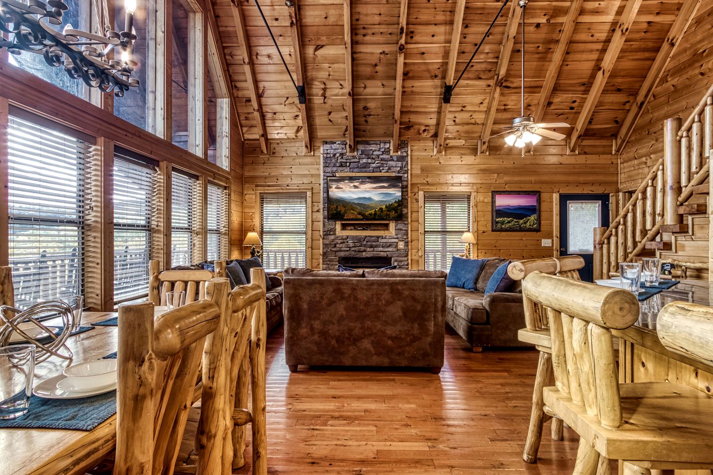 Smoky Mountain Views Cabin in Sevierville, Tennessee for Family Glamping