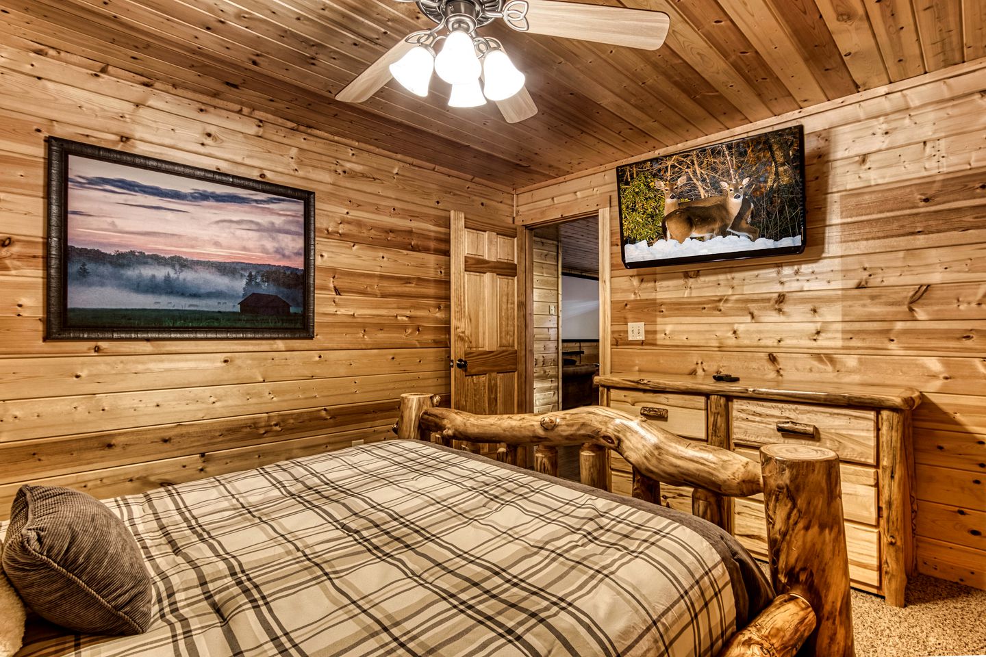 Smoky Mountain Views Cabin in Sevierville, Tennessee for Family Glamping