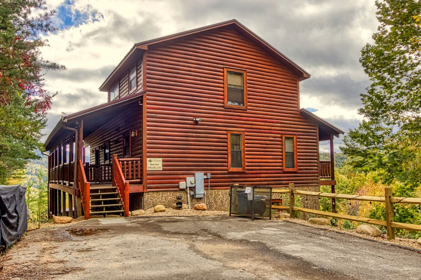 Smoky Mountain Views Cabin in Sevierville, Tennessee for Family Glamping