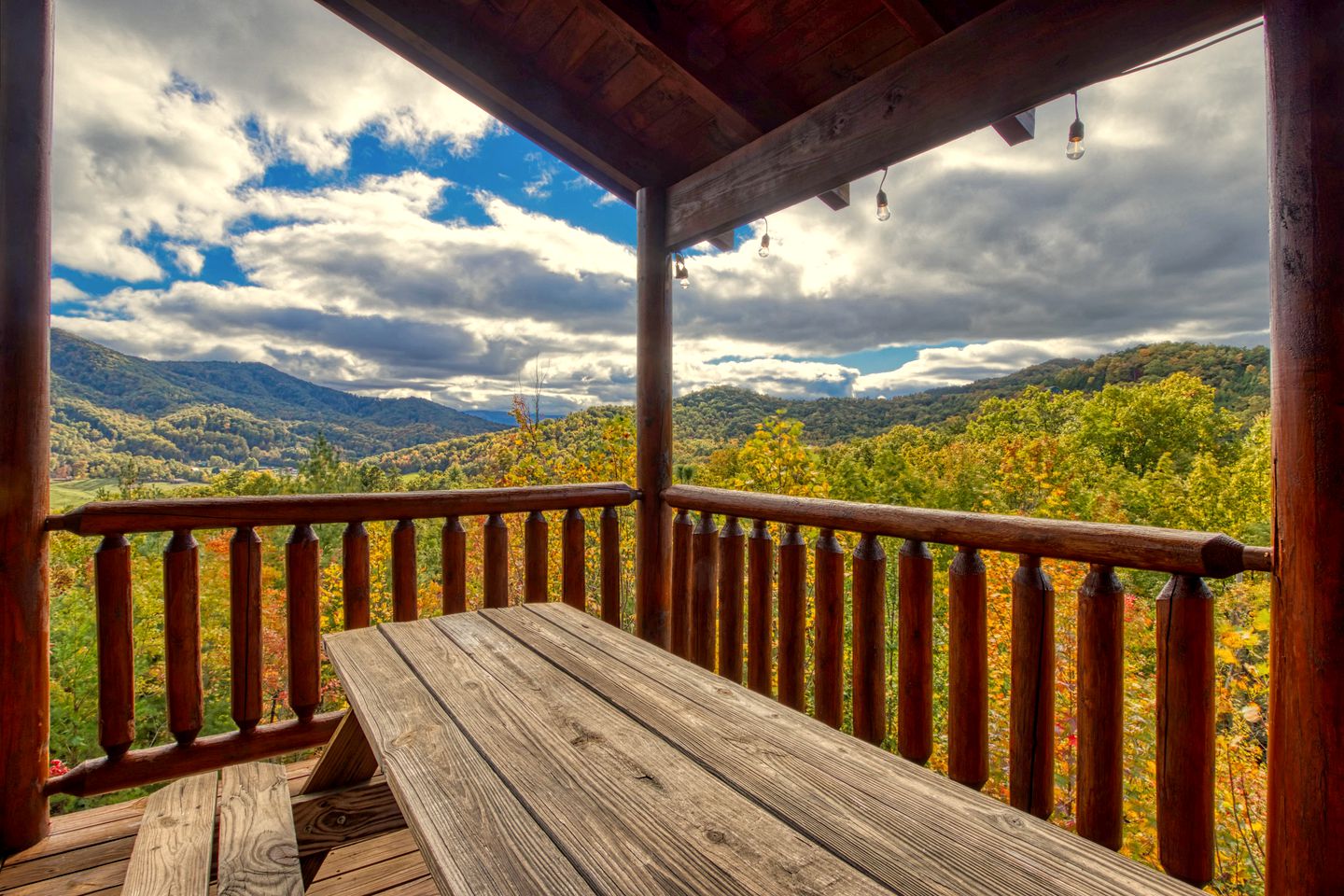 Smoky Mountain Views Cabin in Sevierville, Tennessee for Family Glamping