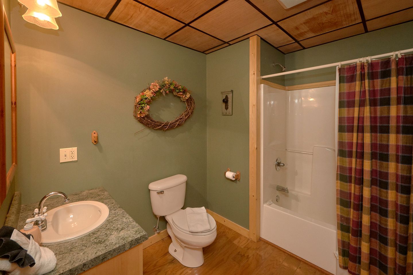 Romantic Log Cabin Getaway Ideal for Smoky Mountain Glamping