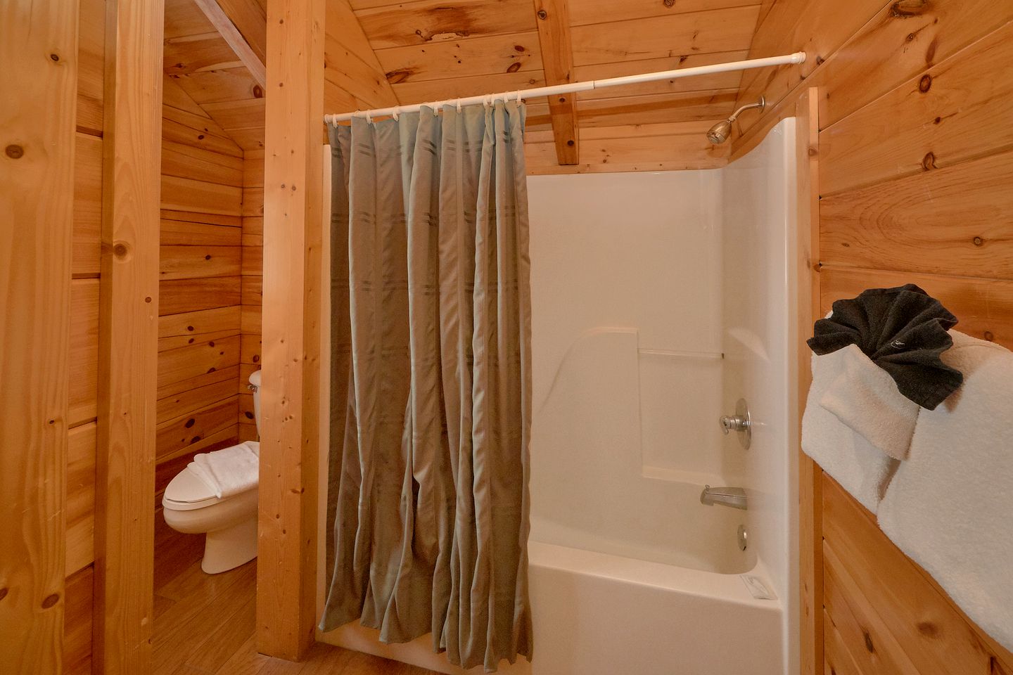 Romantic Log Cabin Getaway Ideal for Smoky Mountain Glamping