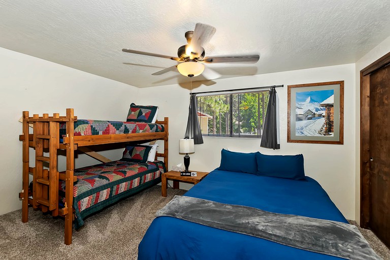 Cabins (United States of America, Big Bear City, California)