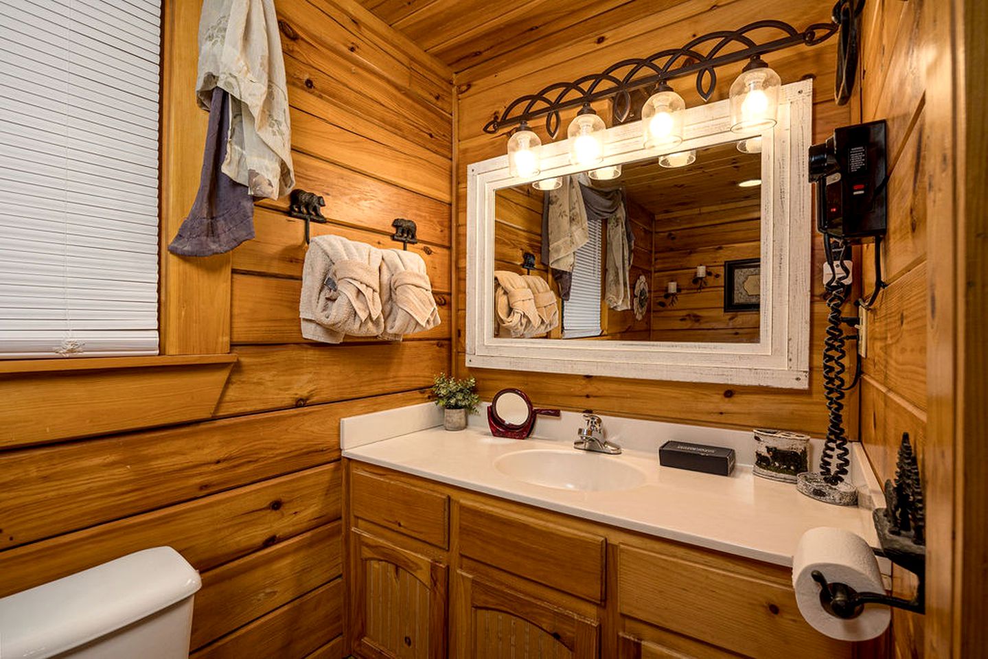 Cozy and Romantic Rental Cabin for Two with Private Hot Tub near Great Smoky Mountains in Gatlinburg, Tennessee