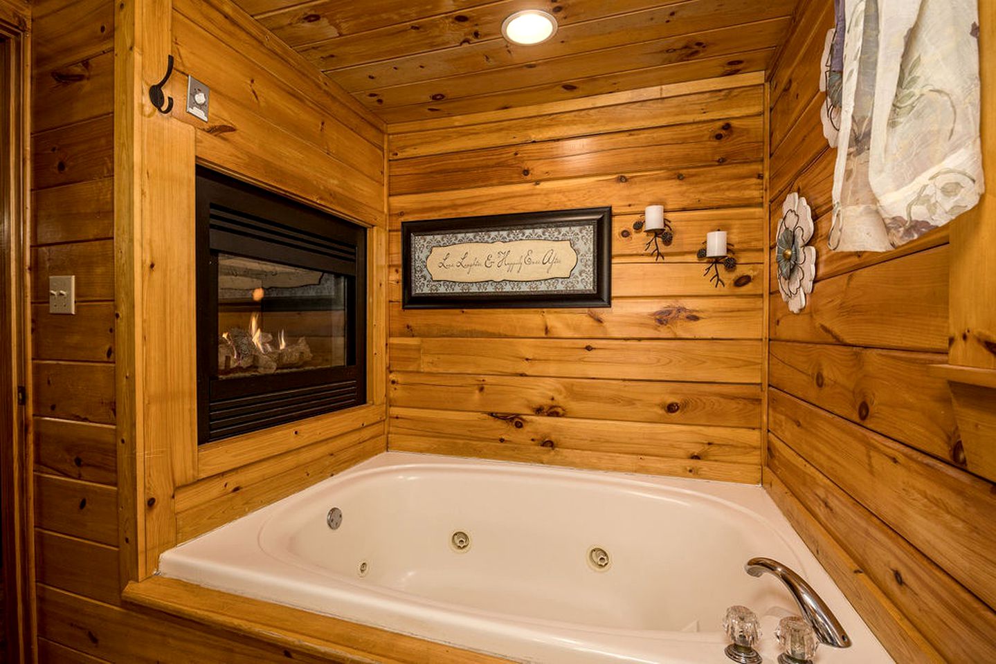 Cozy and Romantic Rental Cabin for Two with Private Hot Tub near Great Smoky Mountains in Gatlinburg, Tennessee