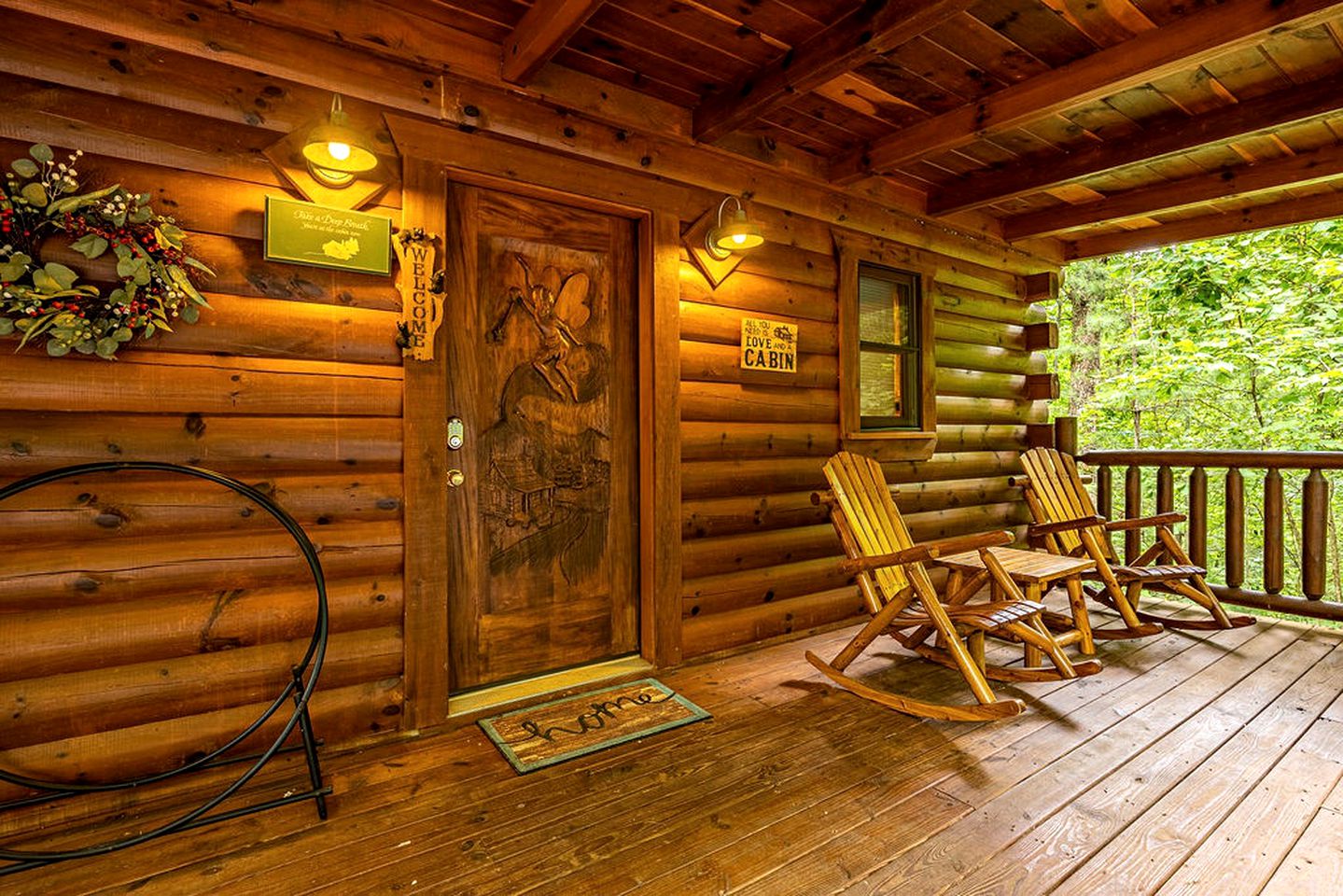 Cozy and Romantic Rental Cabin for Two with Private Hot Tub near Great Smoky Mountains in Gatlinburg, Tennessee