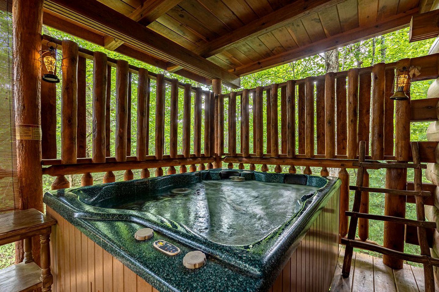 Cozy and Romantic Rental Cabin for Two with Private Hot Tub near Great Smoky Mountains in Gatlinburg, Tennessee