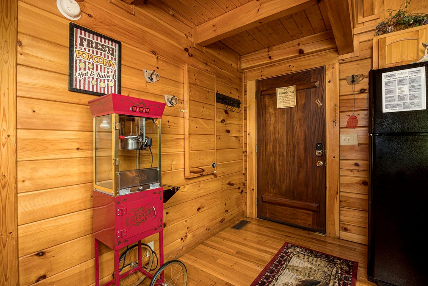 Cozy and Romantic Rental Cabin for Two with Private Hot Tub near Great Smoky Mountains in Gatlinburg, Tennessee