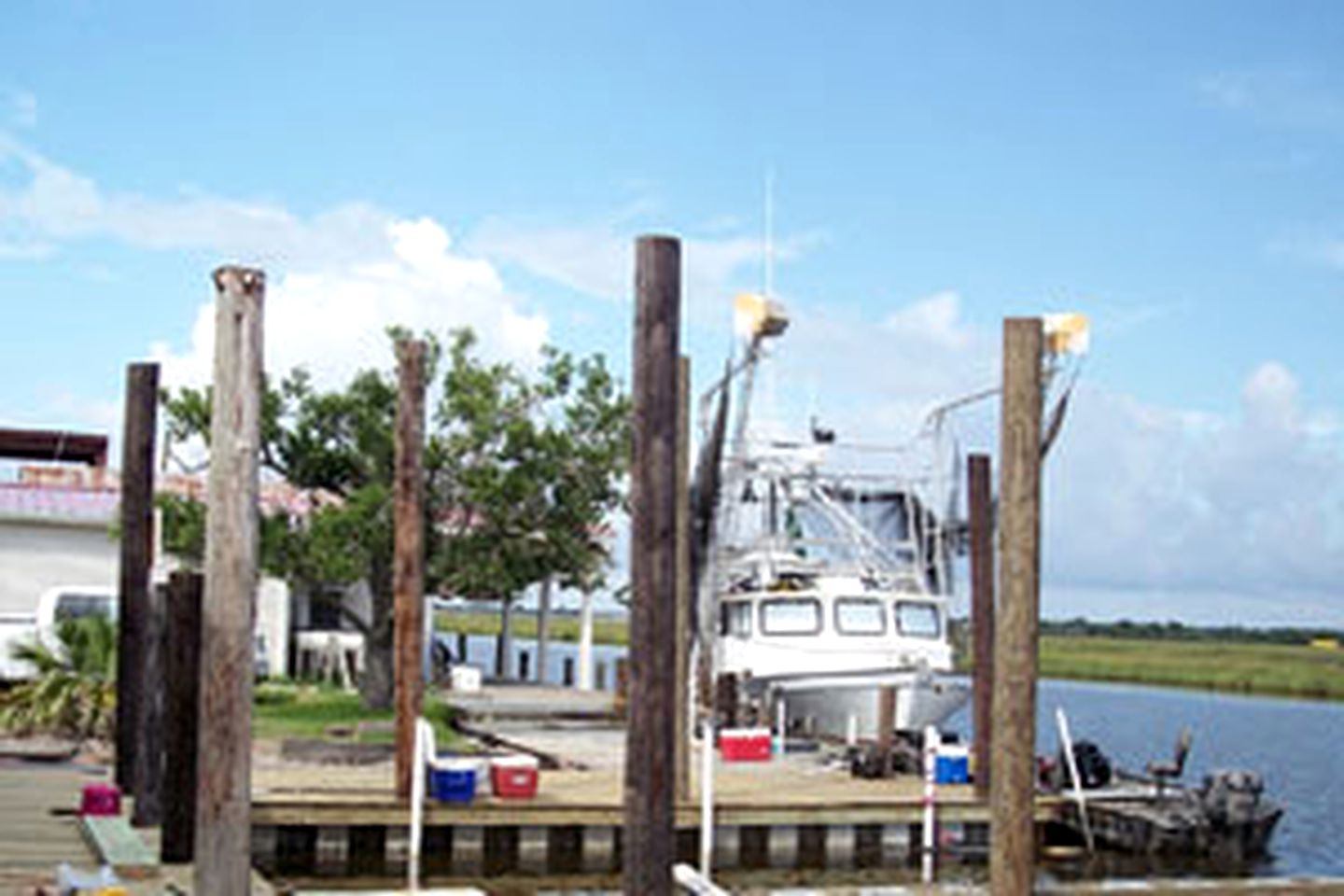 Charming Cabin with Boat Launch on the Mississippi River near New Orleans, Louisiana