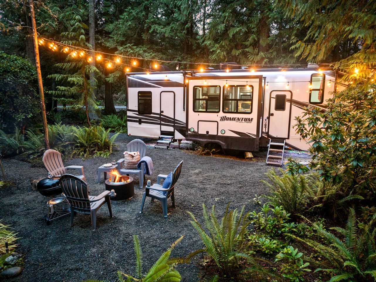 Cozy Caravan Nestled in a Serene Pacific Northwest Forest, Perfect for a Glamping Weekend in Nature