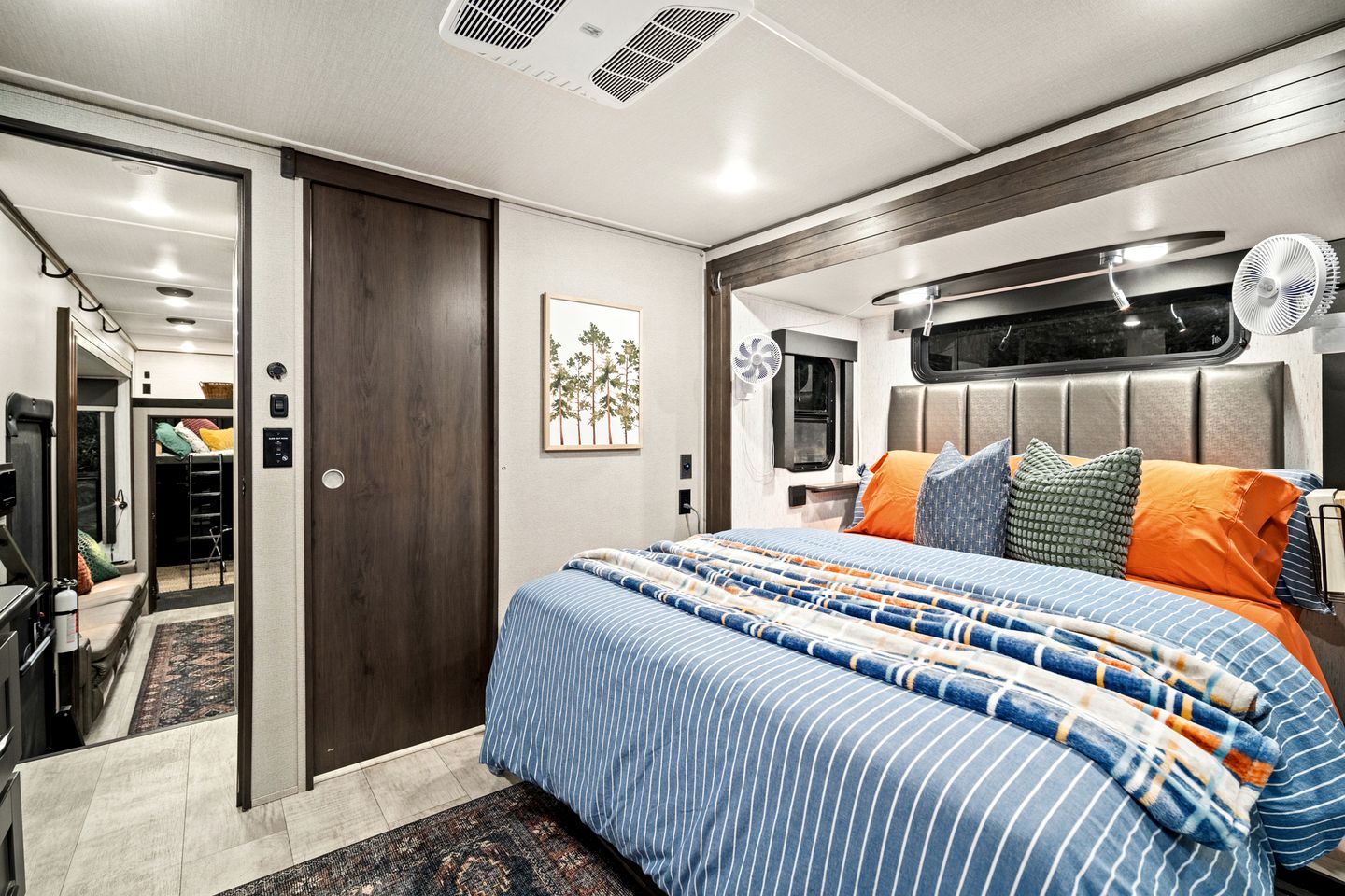 Cozy Caravan Nestled in a Serene Pacific Northwest Forest, Perfect for a Glamping Weekend in Nature